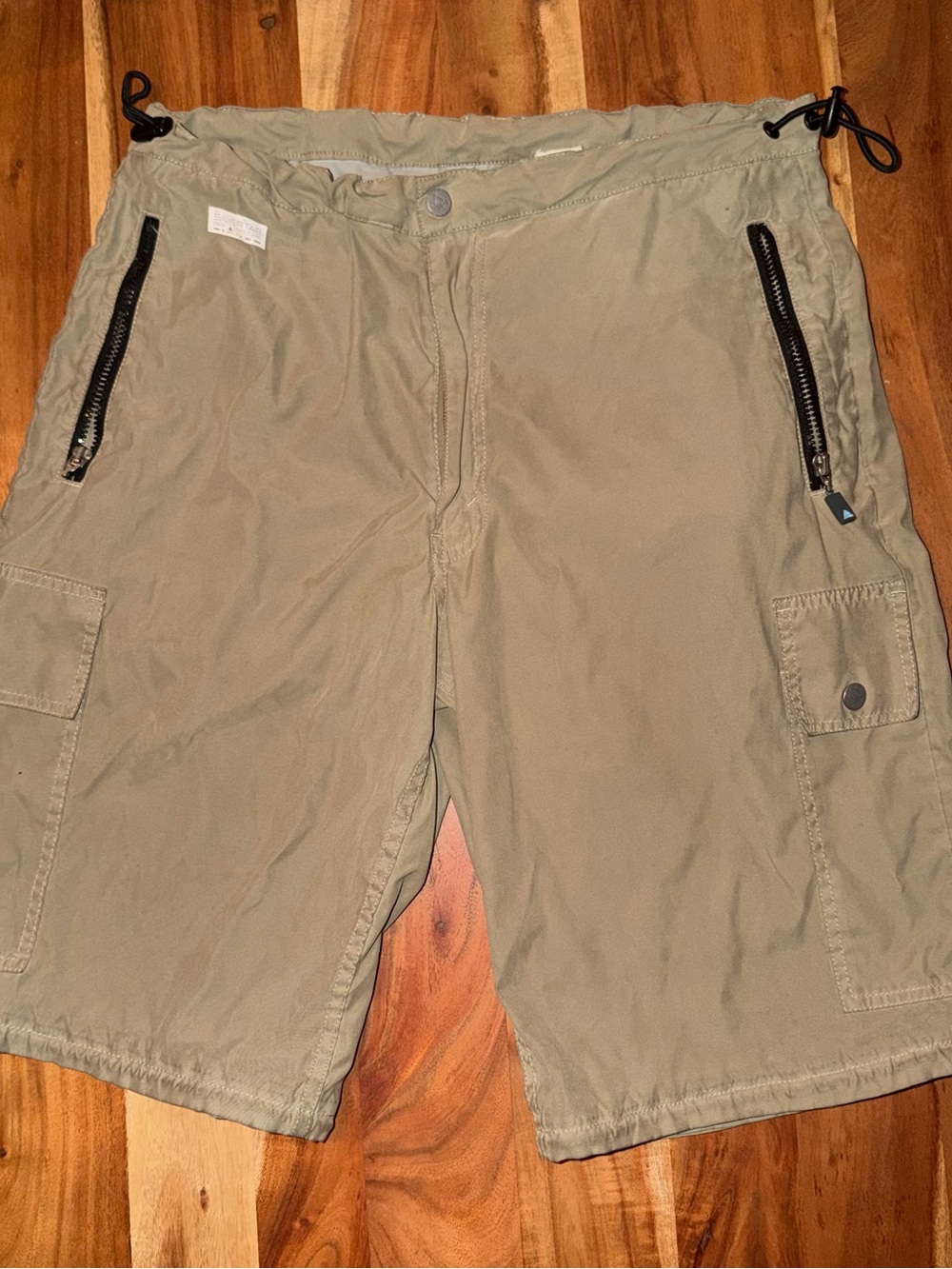 Men's Levi’s Cargo Shorts in Olive - Casual Utility Style. #519